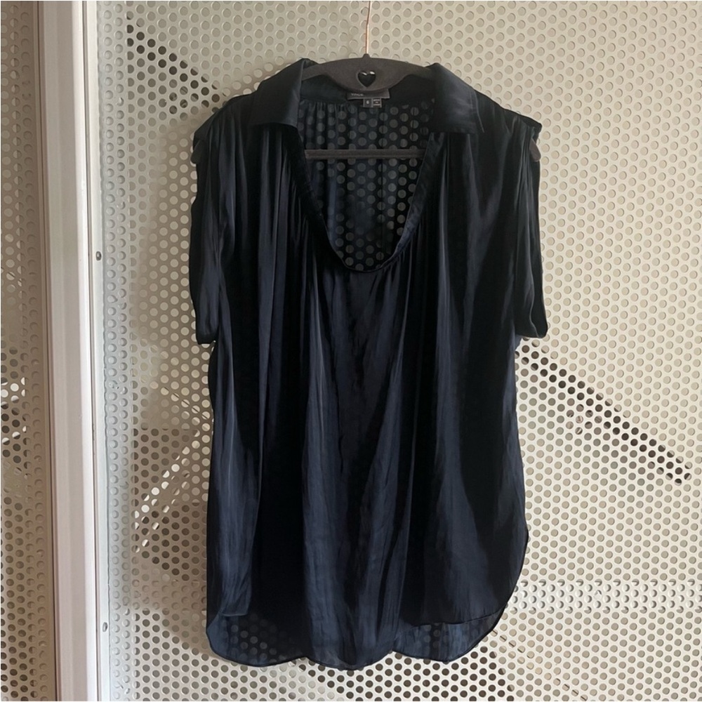 Vince Collared cowl Sleeve Scoop Neck Top Size 6 in Navy Blue Shoulder Tabs